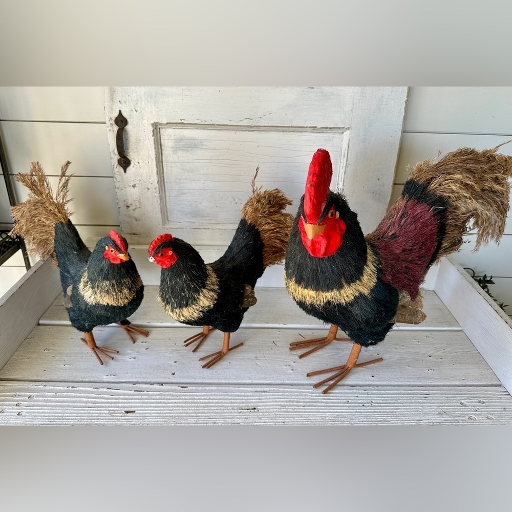 VINTAGE, SET/3, REAL LOOK, CHICKEN ART. MADE OF WHEAT, STRAW & PAPER MACHE.